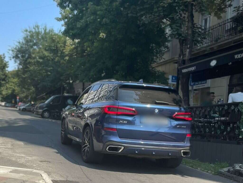 na slici se nalazi x5